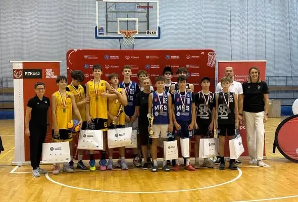 Srebrny medal dla młodych koszykarzy z Dąbrowy Górniczej w turnieju KOSSM 3×3 w Pabianicach