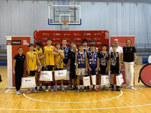 Srebrny medal dla młodych koszykarzy z Dąbrowy Górniczej w turnieju KOSSM 3×3 w Pabianicach