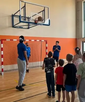 Koszykarze MKS Dąbrowa Górnicza zostali trenerami i ambasadorami sportu