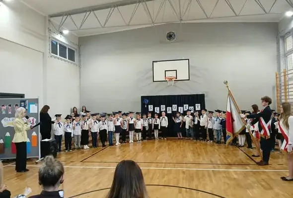 Pierwszoklasiści z SP nr 18 w Dąbrowie Górniczej złożyli ślubowanie